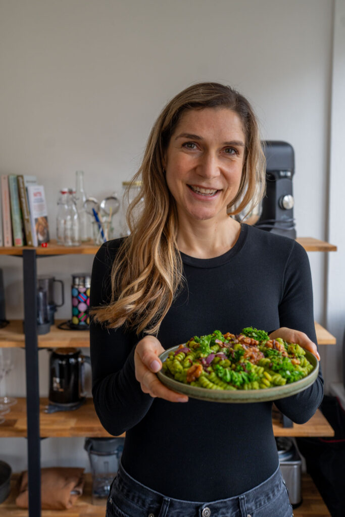 Grüne Power-Pasta: Proteinreich, darmfreundlich & ideal für den Frühling vegan Mrs Flury