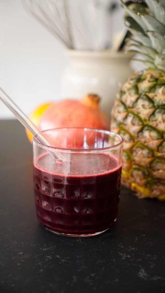 Roter Power-Saft & Protein Burger: Zero Waste Rezepte aus dem Entsafter Juicer Mrs Flury