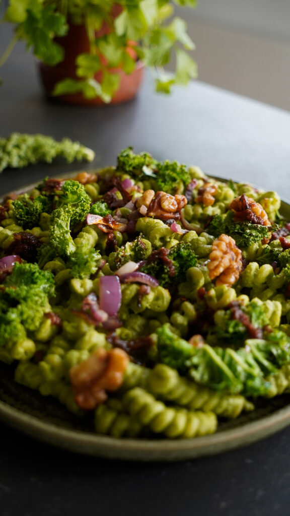 Grüne Power-Pasta: Proteinreich, darmfreundlich & ideal für den Frühling vegan Mrs Flury