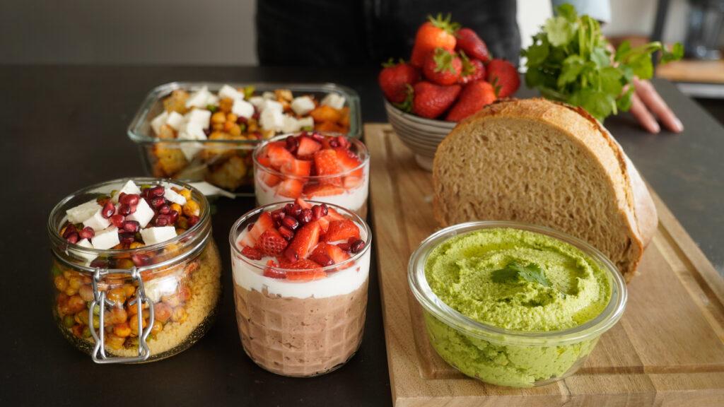 Meal Prep Rezepte Bauernbrot, Pudding Oats, Avocado Edamame Aufstrich und Ofengemüse Mrs Flury