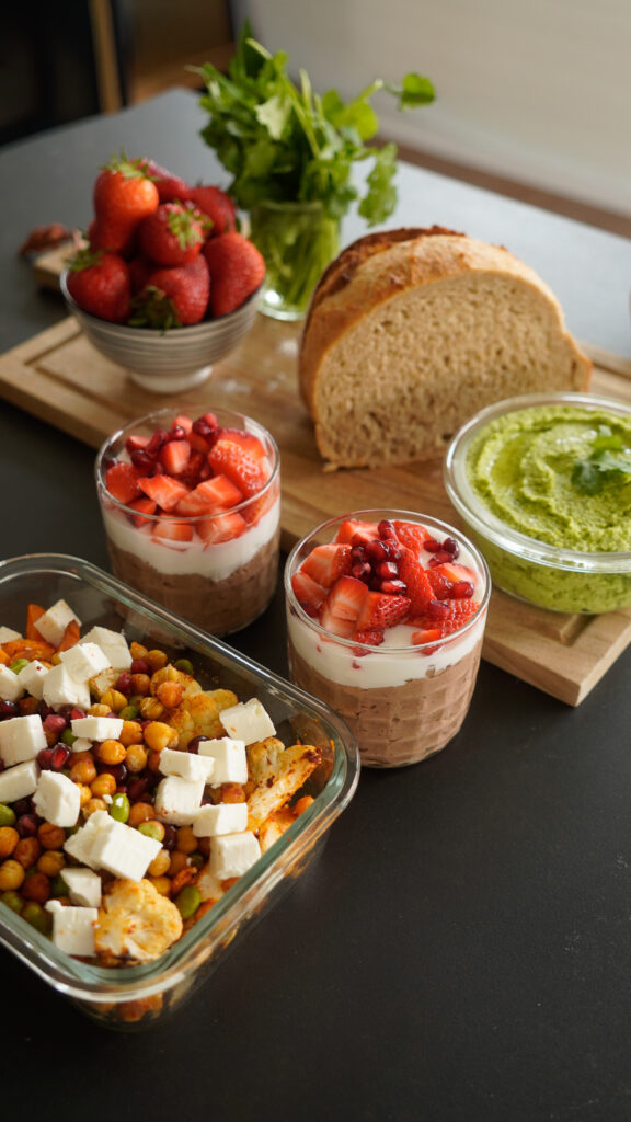 Meal Prep Rezepte Bauernbrot, Pudding Oats, Avocado Edamame Aufstrich und Ofengemüse Mrs Flury