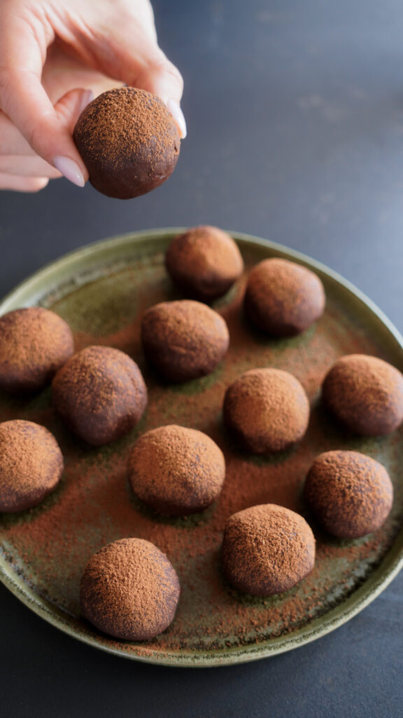 Vegane, proteinreiche Schoko Trüffel