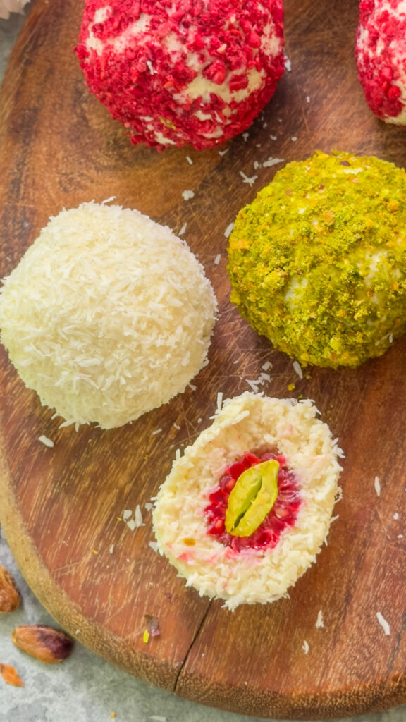 Gesunde Kokos-Himbeer-Kugeln proteinreich Mrs Flury