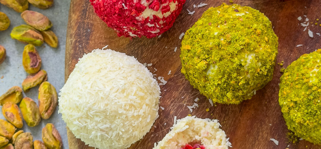 Gesunde Kokos-Himbeer-Kugeln proteinreich Mrs Flury