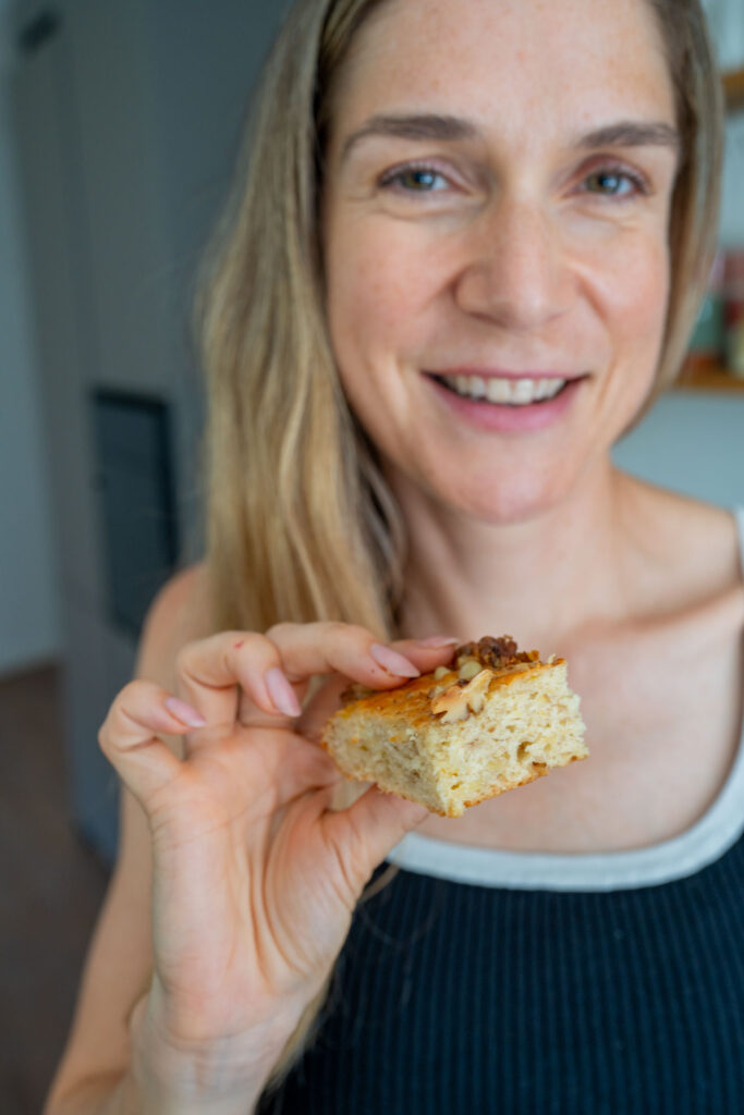 Veganer und saftiger Bananenkuchen direkt in der Backform