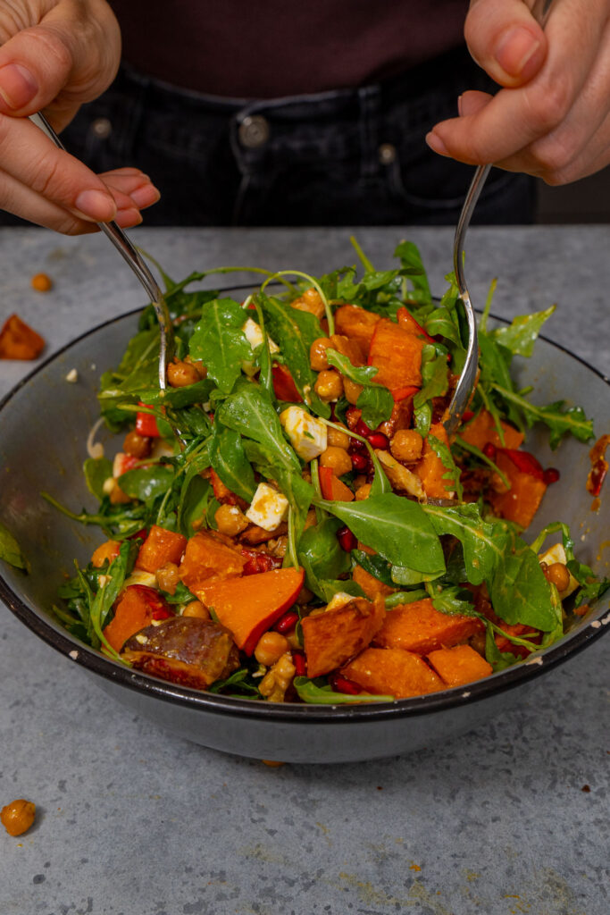 Gesunder Kürbis Feta Salat mit Kichererbsen Mrs Flury Airfryer Rezept