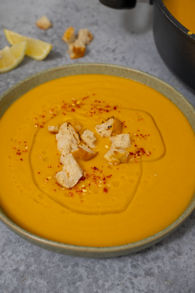 Gesunde Karotten Linsen Suppe einfach, vegan, proteinreich Mrs Flury Wohlfühlgericht
