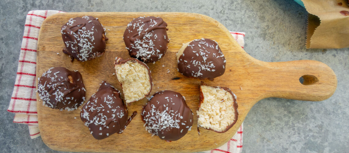Cremige Protein Bounty Bites mit Kokos und Schokolade Mrs Flury Rezept gesund